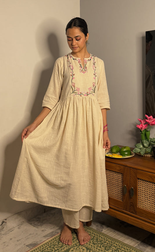 Saadgi  Oat White Embroidered Kurta Set