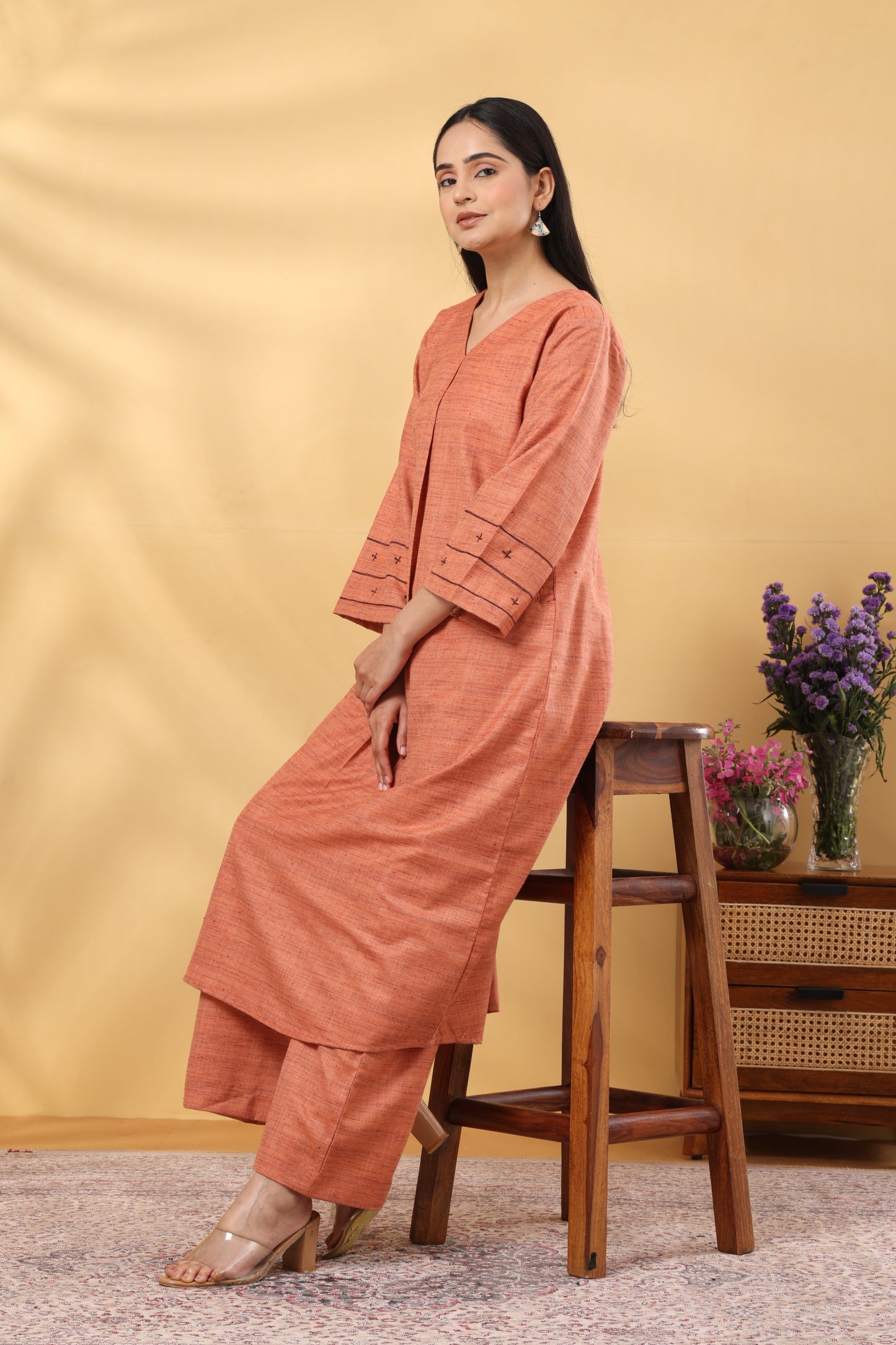 Saadgi Peach Pie V-Neck Kurta Set