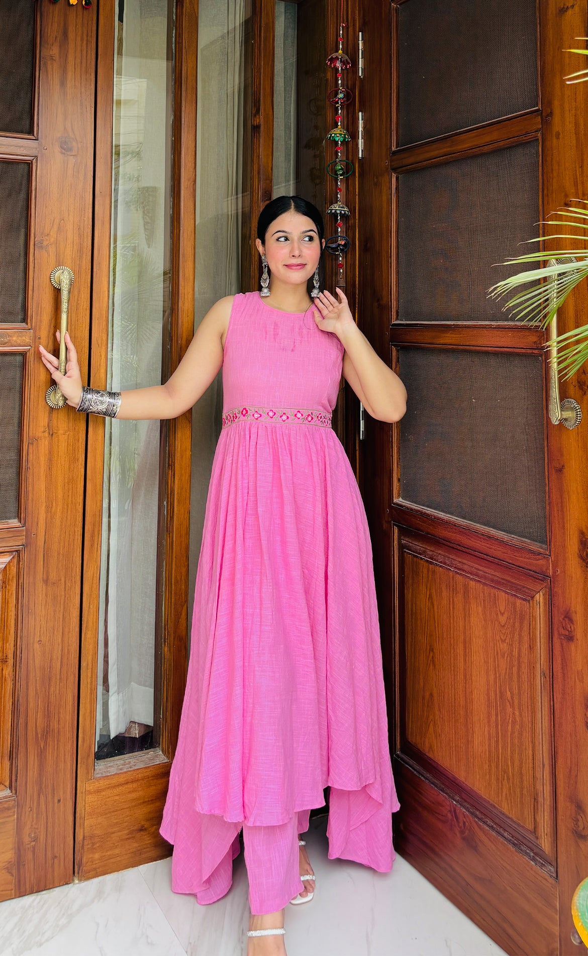 Saadgi Pink Frosting Embroidered Kurta Set